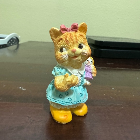 Vintage Cat Kitty Kitten in Dress Figurine 1996 - Picture 1 of 8